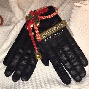 💥Brand New ISOTONER Black Gloves